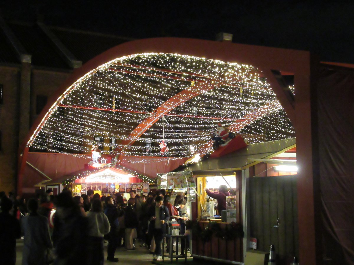 赤レンガ倉庫・クリスマスマーケット・屋根